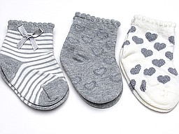 Lurex baby socks with bow and hearts on them