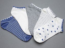 Kids sneaker socks with hearts and stripes