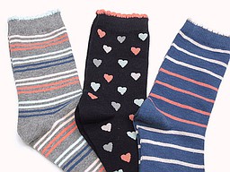 Children's socks with stripes and hearts