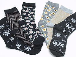 Seamless socks for children with flowers and stripes