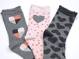 Seamless patterned kids socks with hearts and dots