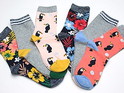 Kid's socks without seam with flowers and birds as pattern