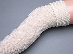 Overknees with cable pattern in ivory Overknees with cable pattern in ivory
