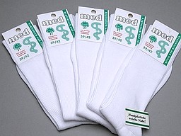 Seamless white med socks