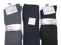 Knee highs for men with wide top and flat seam