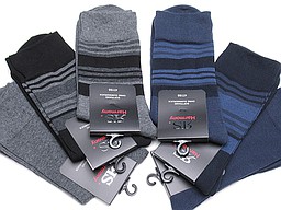 Big sized men's socks in grey and navy with stripes