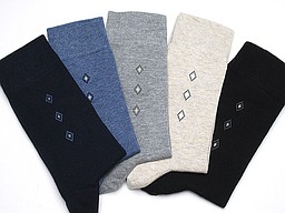 Men's socks without seam with three diamond squares