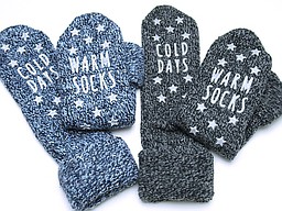 Antislip socks with 'cold days' and 'warm socks' text