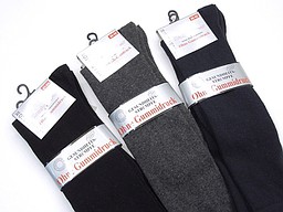 Knee highs for women with flat seam and wide cuff