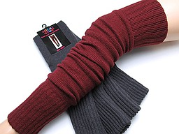 Legwarmers over the knee in antracite and burgundy