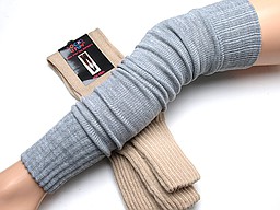 Legwarmers over the knee in beige and light grey Legwarmers over the knee in beige and light grey