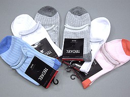 Short ladies socks with rolled top