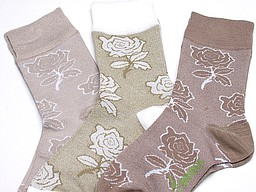 Beige bamboo women's socks with big roses