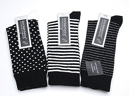 Socks with dots and stripes in black/white